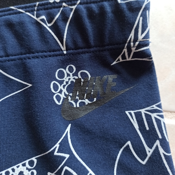NWOT Navy Blue Nike Leggings with Floral Pattern - Picture 3 of 4